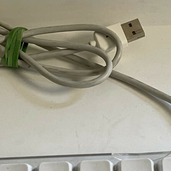 Apple 2005 Model # A1048 White/Clear Fully Functioning Wired Keyboard USB Ports - Picture 4 of 11